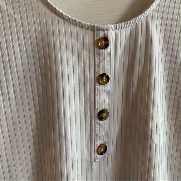 💥$11— H&M off white bodysuit size XL - Picture 4 of 4